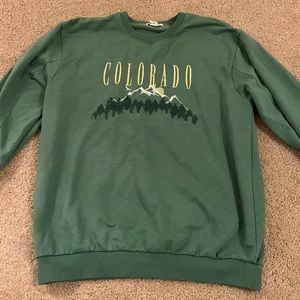 Super cute, Colorado crew neck